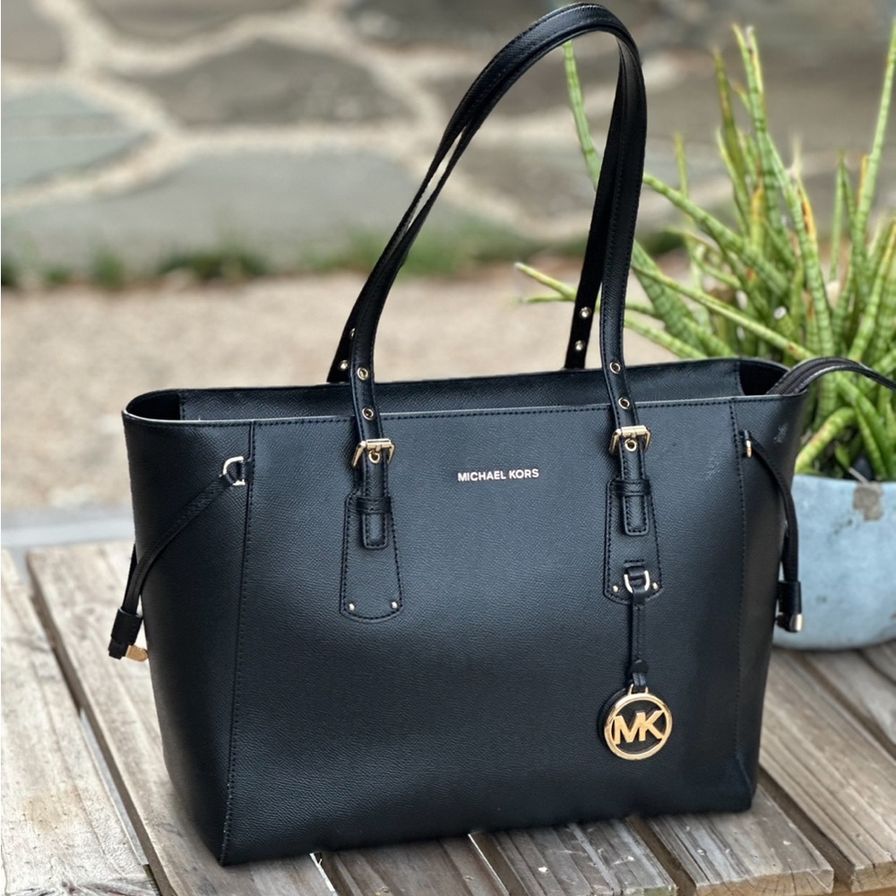 MICHAEL KORS Voyager Leather Tote Bag